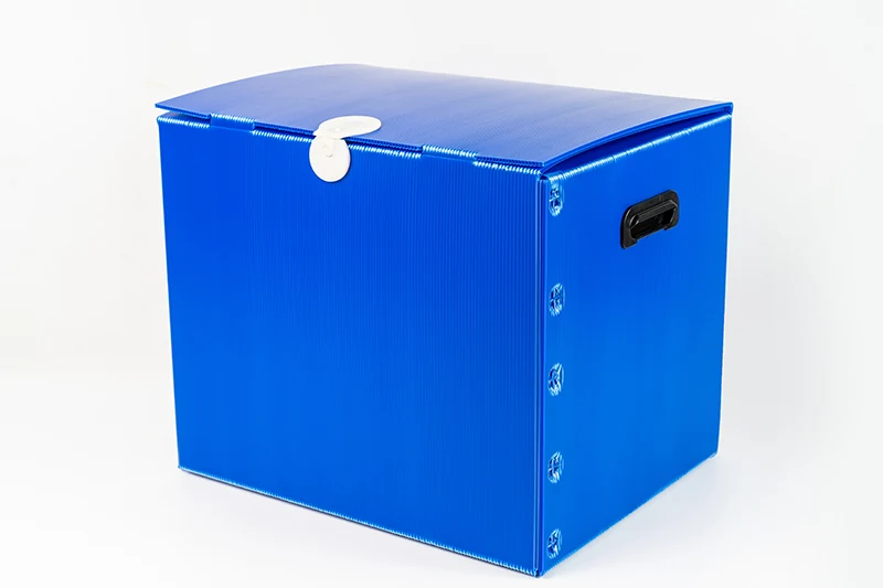 Caixa especial azul em formato cúbico