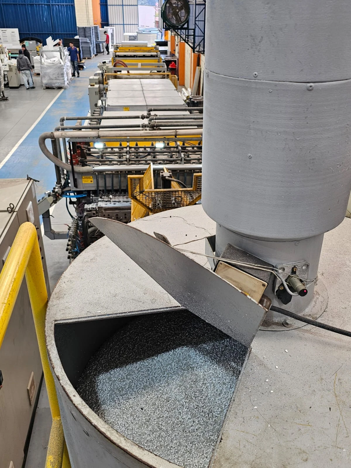 Grânulos de polipropileno retornando ao processo produtivo da DelloPlast®